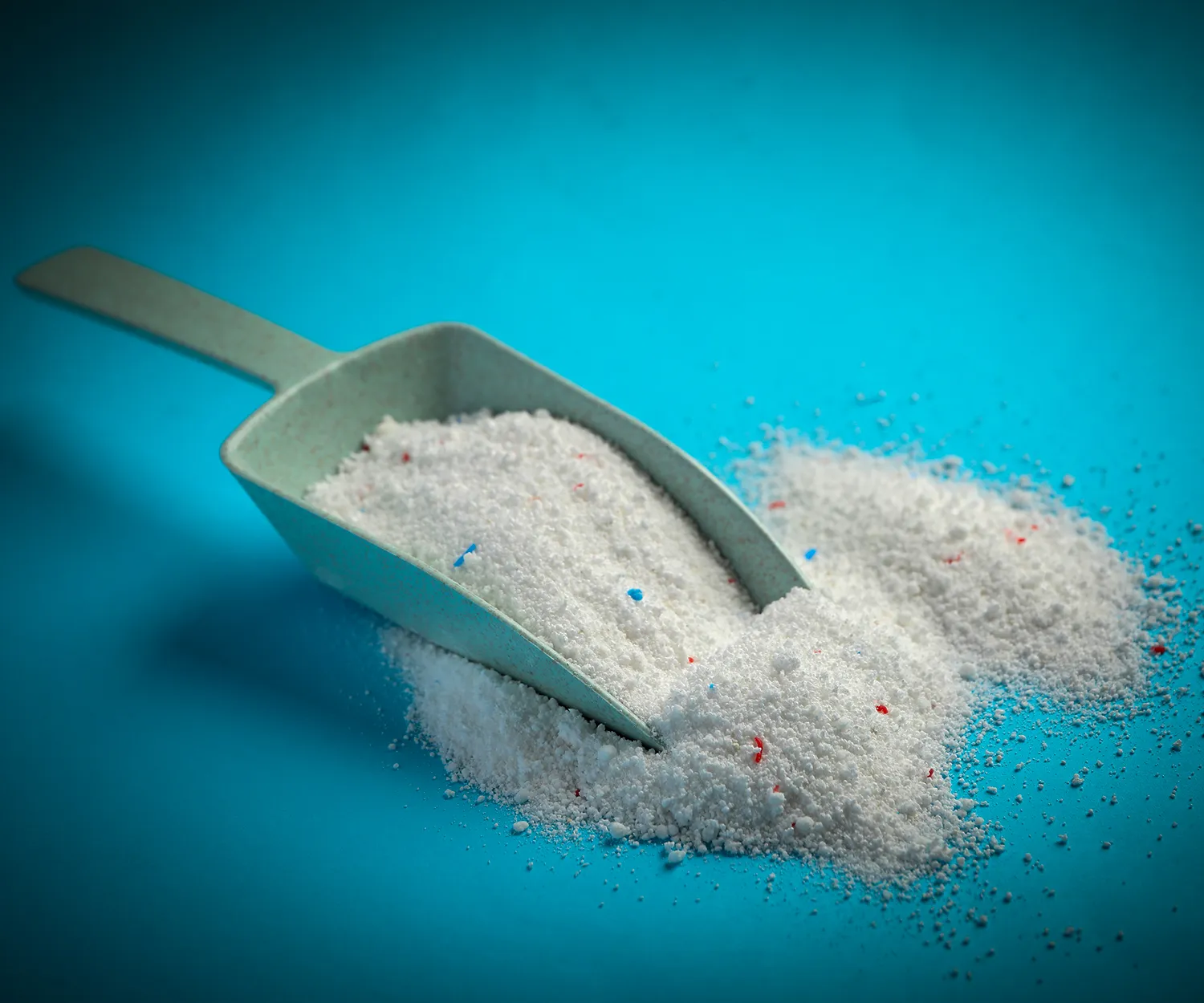 Washing powders and liquid
